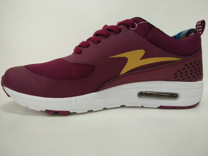 Women Win Red Air Outsole Running Shoes