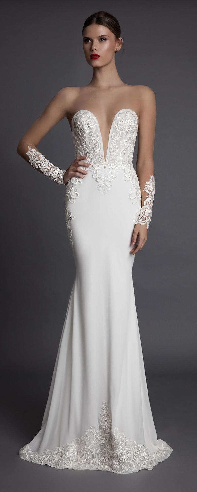 Hot Open Back Deep V Neck Wedding Gown with Chapel Train