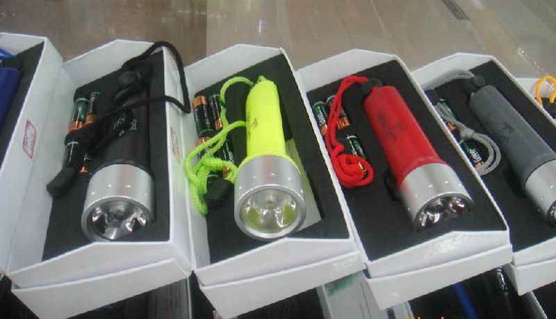 30 Meters Magnetic Switch Control Diving Flashlight