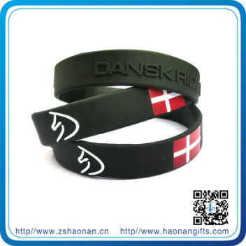 China Custom 100% Silicon Band with Debossed Logo