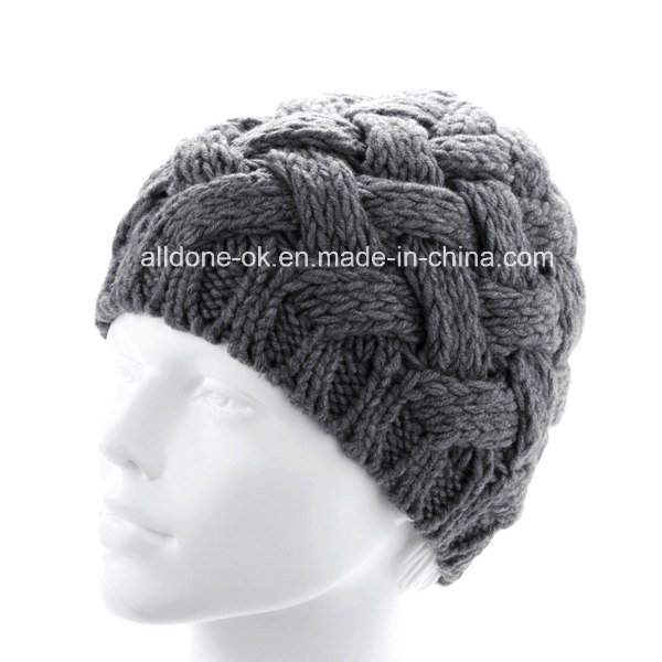 Custom New Design Hand Knitted Hat with POM POM