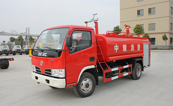 Dongfeng 4X2 90HP, Small Water Tank Truck