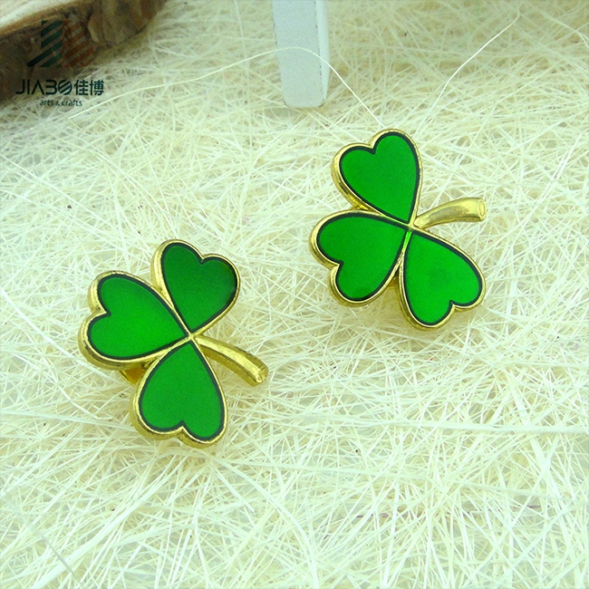 Custom Designed Flower Gold Lapel Pin with Transparent Enamel