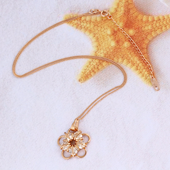 Fashion Jewelry Flower Pendant in Rose Gold Color