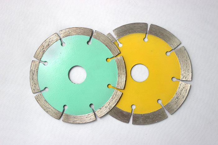 Wholesale Price USD 0.8 Hot Pressed Segmented Diamond Saw Blade for Granite