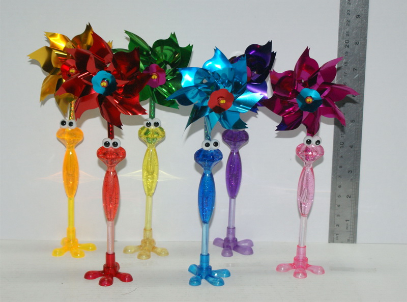 Hot Selling Windmill Bird Ball Pen Shantou Toy with Candy