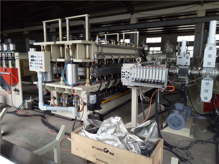 PE/PP/PVC Plastic Sheet/Board Extrusion Production Extruder Machine Line