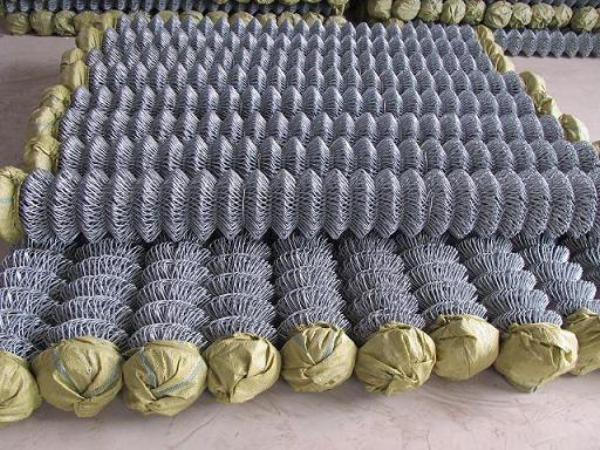 PVC Coated Hot Dipped Galvanized Wire Mesh Chain Link Fence