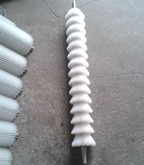 White Nylon Food Cleaning Roller Brush with Axle (YY-293)