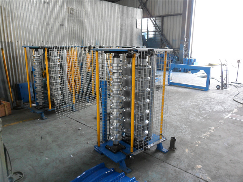 Hot China Glazed Roofing Sheet Curving Machine