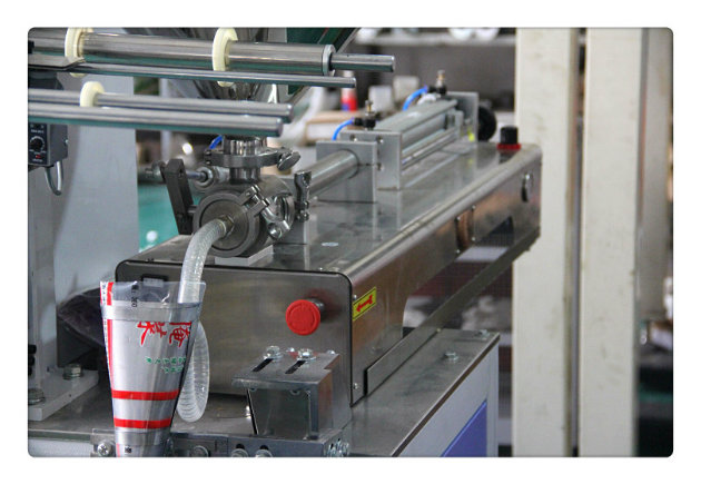 Automatic Vertical Water Pouch Packing Machine Price