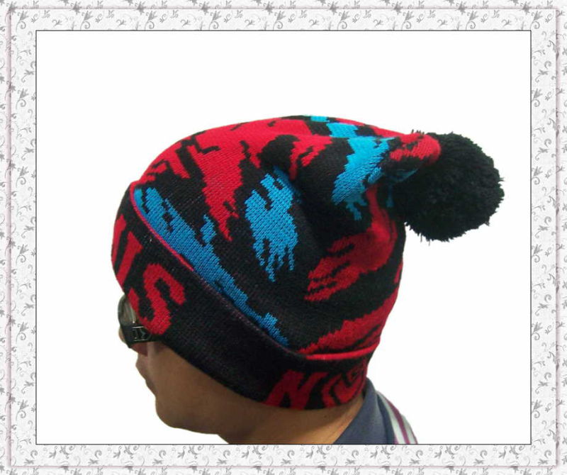 Wholesale Winter Warm Knitted Beanie Hat with Customized Design (1-3582)