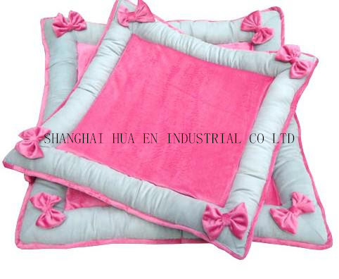 Bowknot Decoration Plush Material Pet Cushion (HN-pH323)