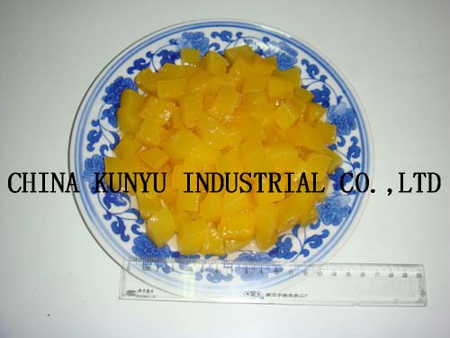 Yellow Peach in Tins with High Quality