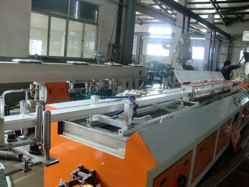 PVC/WPC Plastic Window Profile Extruder Machine Production Extrusion Line