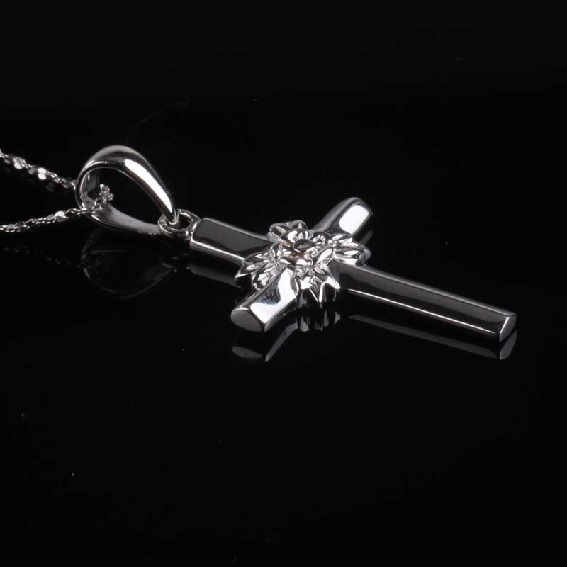 Modern Fashion Style Cross Shape Silver Pendant Jewelry Necklace