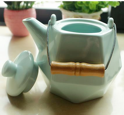 600ml Calssical Ceramic Tea Pot Prime Quality