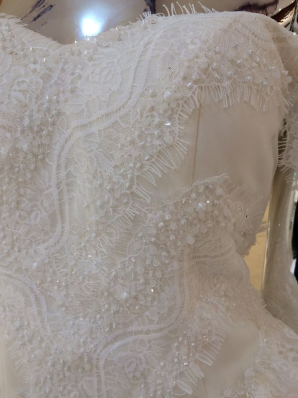 European Trendy Ivory New Arrival Real Sample Wedding Dress