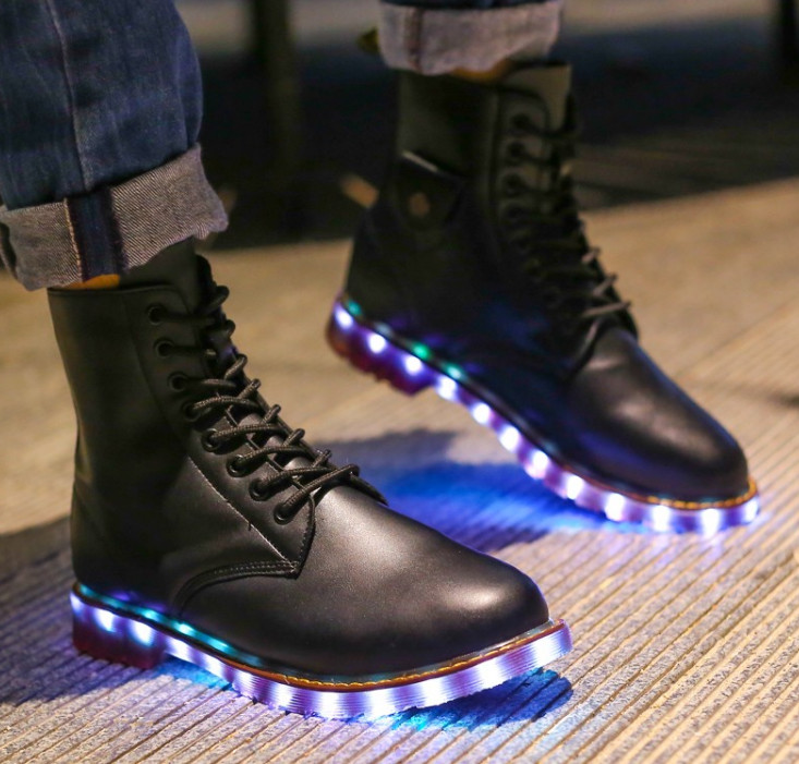 New Arrival Men Martin Boots with LED (YN-26)