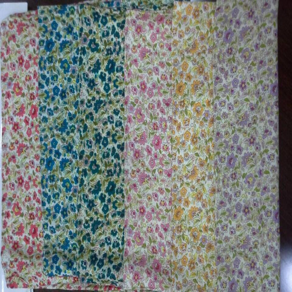 Printed Little Flower 100% Rayon Fabric for Women's Fabric