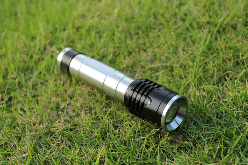 Telescopic Focusing Zoom CREE R826 Flashlight