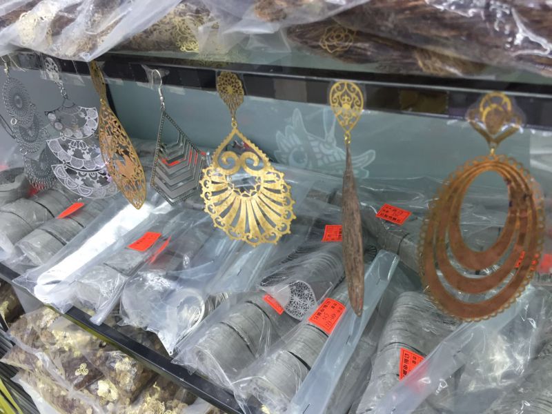 China Wholesale Brass Filigree Flower Connectors Vintage Supplier