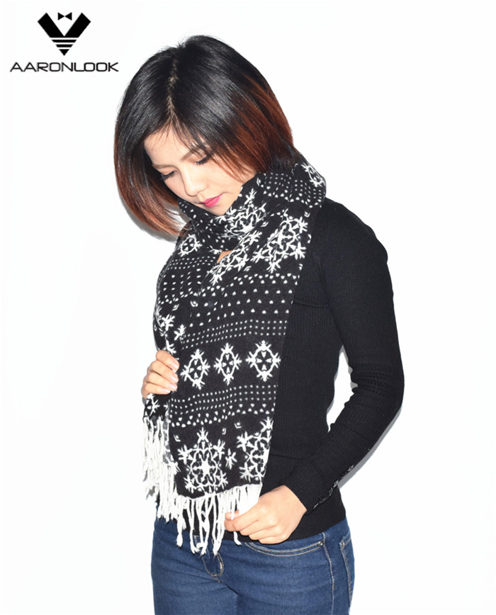 Fashion Snowflake Pattern Printed Scarf with Fringes