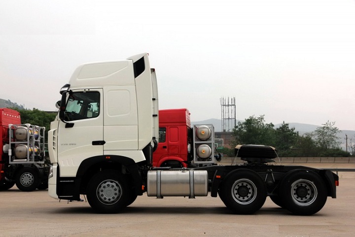 Popular Model HOWO T7h Tractor Truck Man Technology