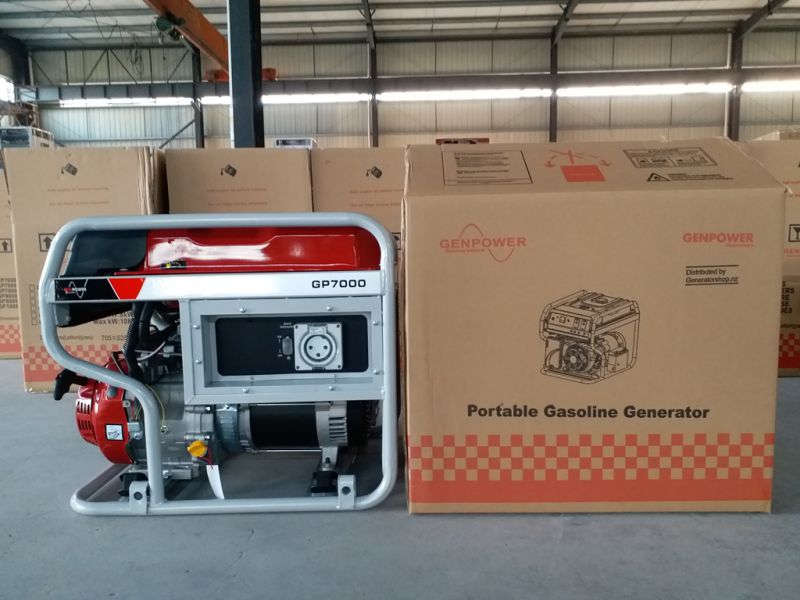 6.5kw Portable Gasoline Generator with 4X Large Pneumatic Wheels and Lifting Hook