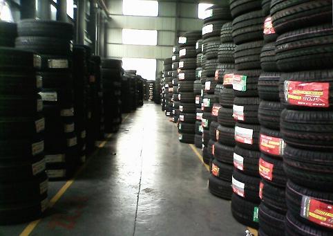 Chinese Commercial Vehicle Tire (195R14C, 185R15C, 215/60R16C)