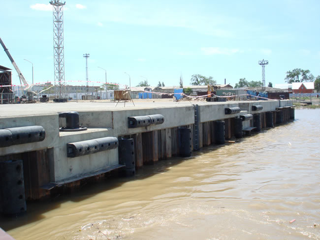 Marine Rubber Bumpers/Rubber Boat Fenders for Wharf Installation