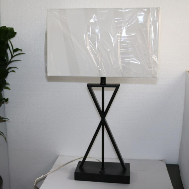 Hotel Decorative White Fabric Shade Iron Table/Desk Lighting