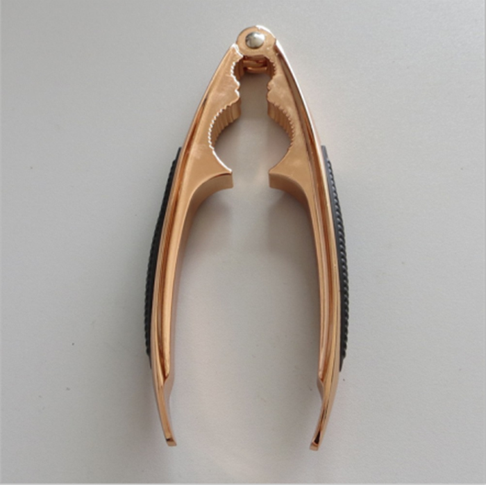 Zinc-Alloy Simple Copper Attached Kitchenware Nut Cracker (XN-712)