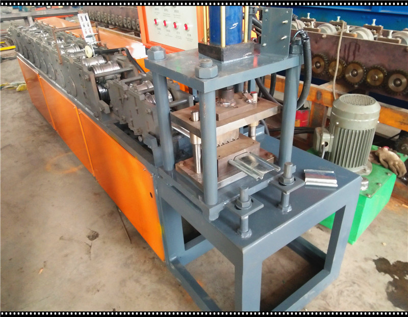 Roller Shutter Door Machine Made in China