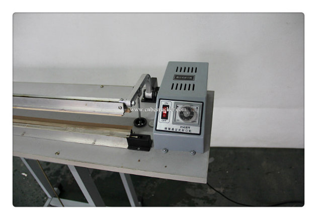 Foot Operated Potato Chips Bag Sealing Machine with Cutter