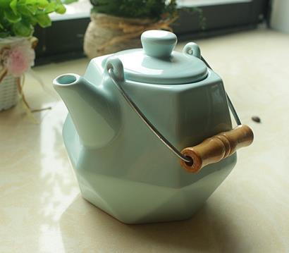 600ml Calssical Ceramic Tea Pot Prime Quality