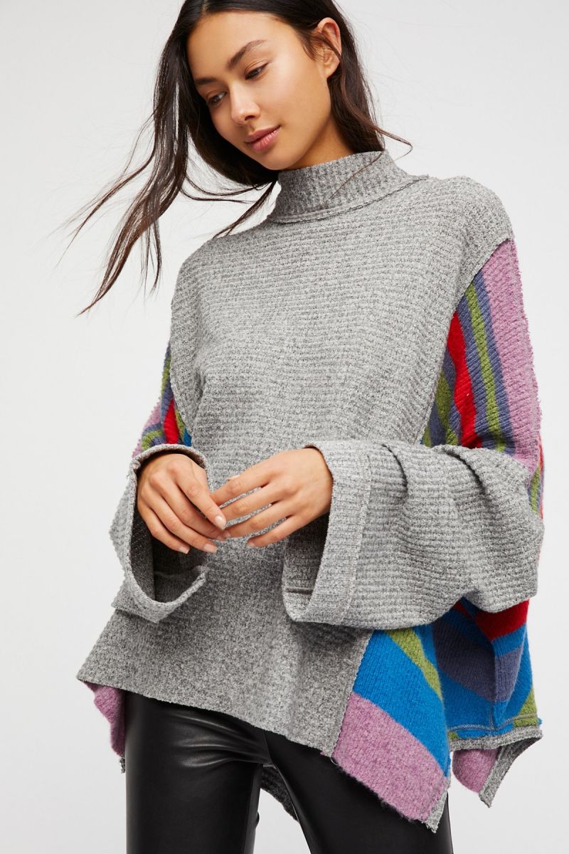 Oversized Shape and Contrast Sweater and Knit Fabrications