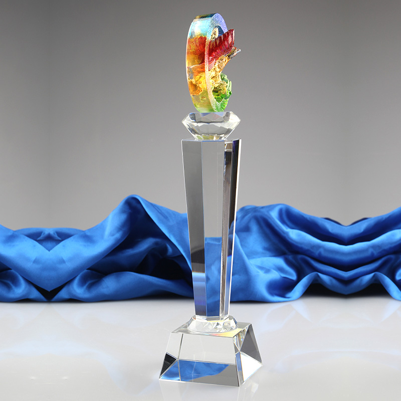 New Design Top Quality Hawk Head Crystal Trophy