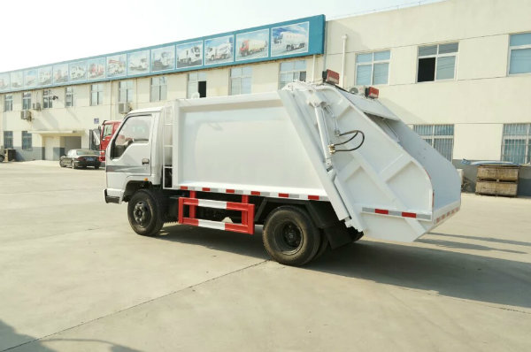 New Model 4cbm Rhd 4X2 Compactor Garbage Truck