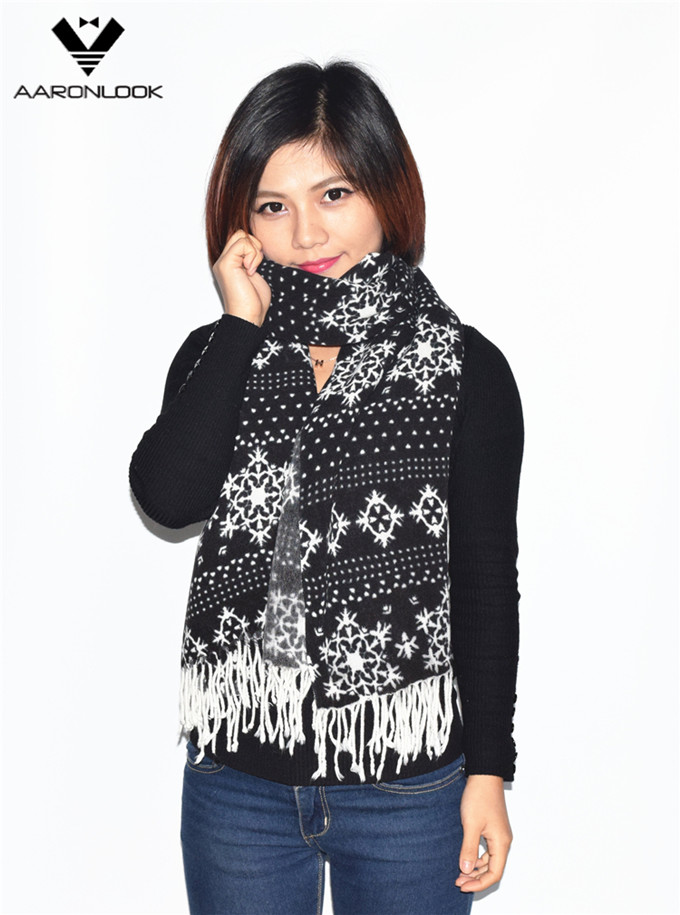 Fashion Snowflake Pattern Printed Scarf with Fringes