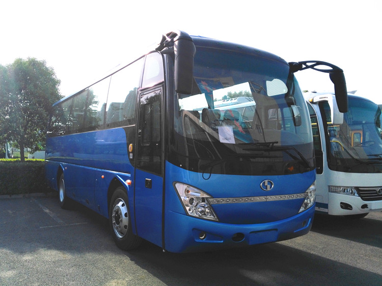 High Quality 9m 43 Seats Tourist Bus in Sales Promotion