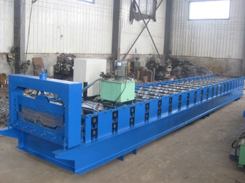 Customers Order Roof Sheet Roll Forming Machine