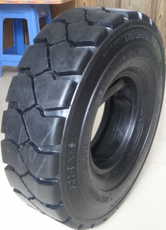 Pattern Sh278 Industrial Tyre with Size 700-9