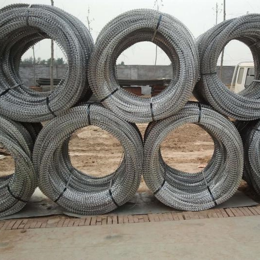 Hot-Dipped Galvanized Razor Barbed Wire