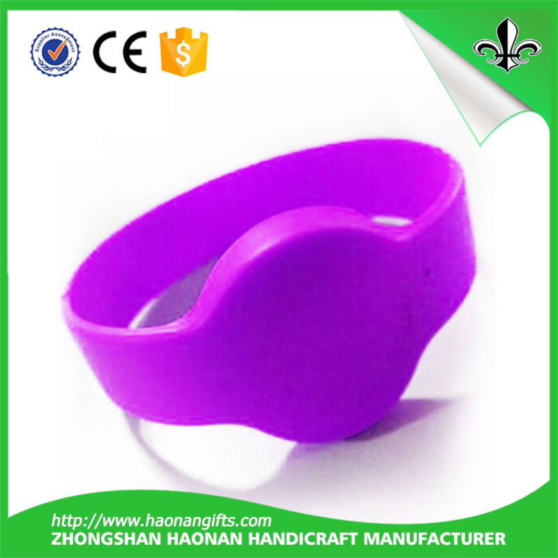 Colorful Silicone Wristband with Logo Embossed or Color Filled