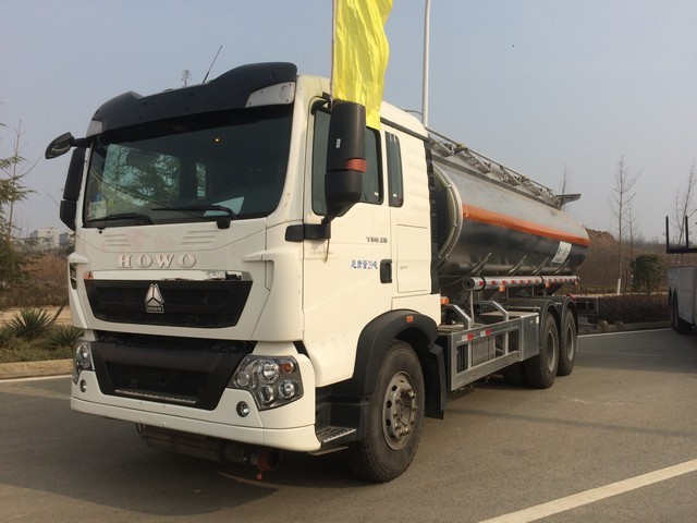 HOWO T5g 6X4 Oil Fuel Tank Truck