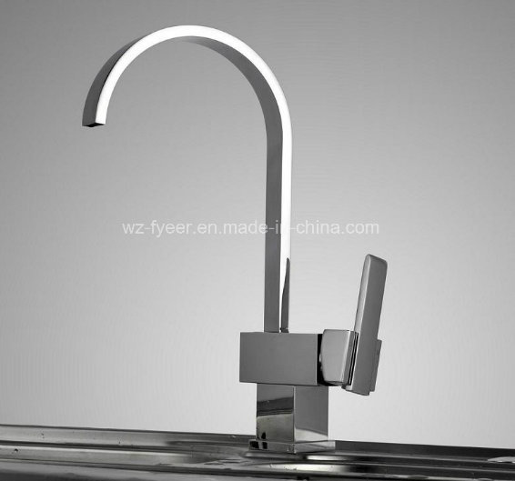 Oblate Goose Neck Kitchen Sink Water Mixer Faucet (QH0721)