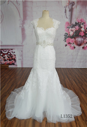 Sweetheart Bridal Dresses Beading Tulle Beach Wedding Gowns OEM Service