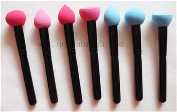 High Quality Latex-Free Makeup Sponge with Black Silicone Handle