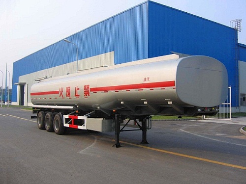 380HP Sinotruk HOWO 8X4 Oil Tank Truck with Oil Tanker Trailer 33m3